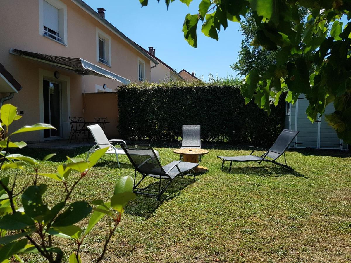 Appartement T3 A Belley Au Calme Avec Jardin Privatif Exteriör bild